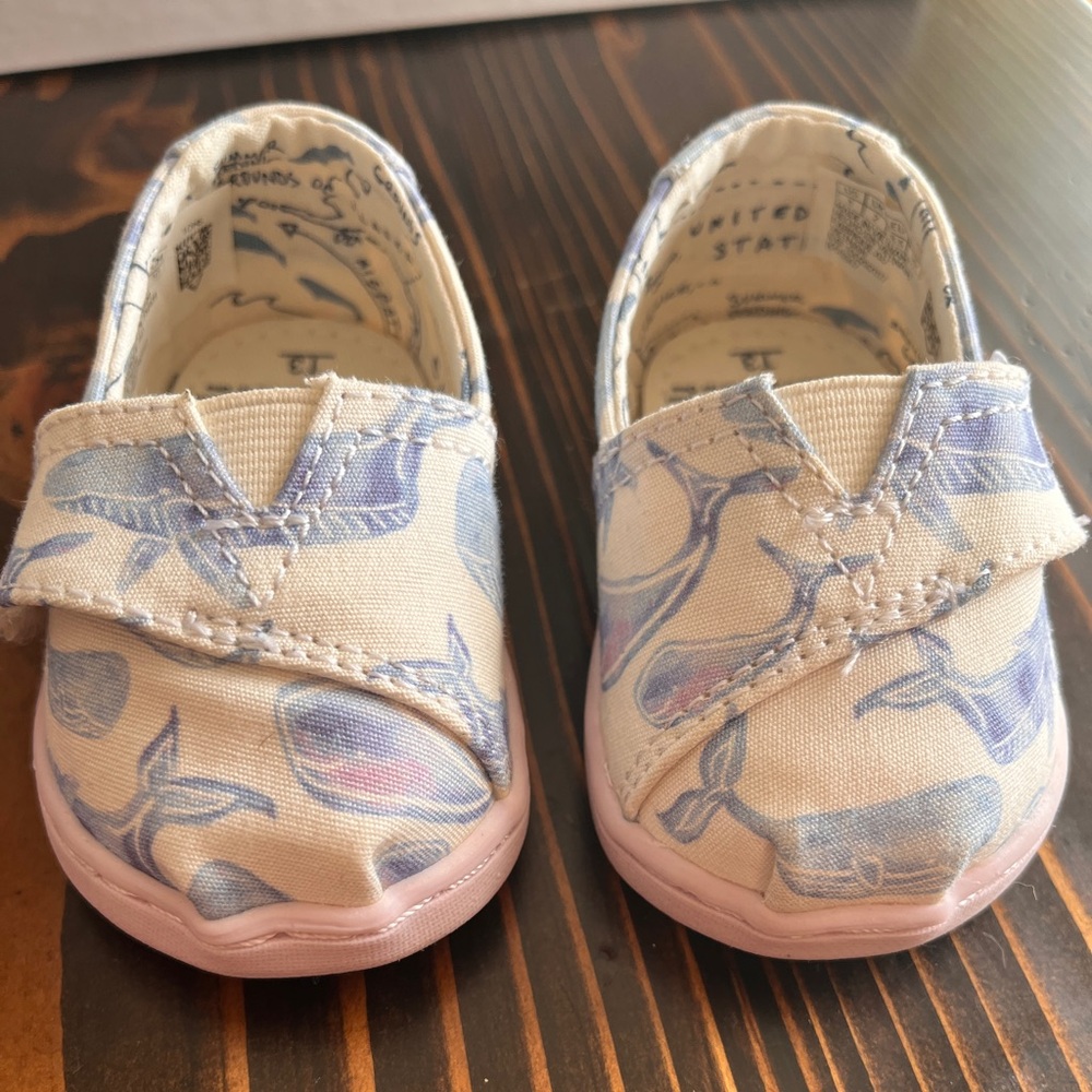 Toms Baby Walker Shoes in Cream and Blue